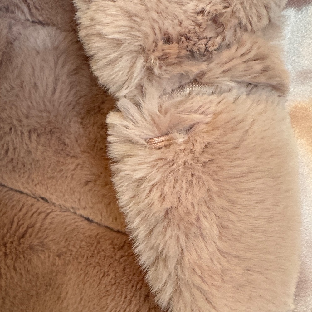 Women's Pink Faux Fur Jacket - Picture 3 of 11